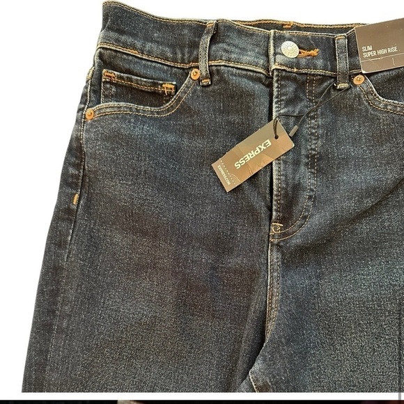 Express NWT Slim Super High Rise Distressed Ripped Knees Jeans SHORT - Picture 4 of 7